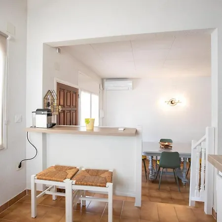 Holiday home Casita En Empuriabrava Jardin