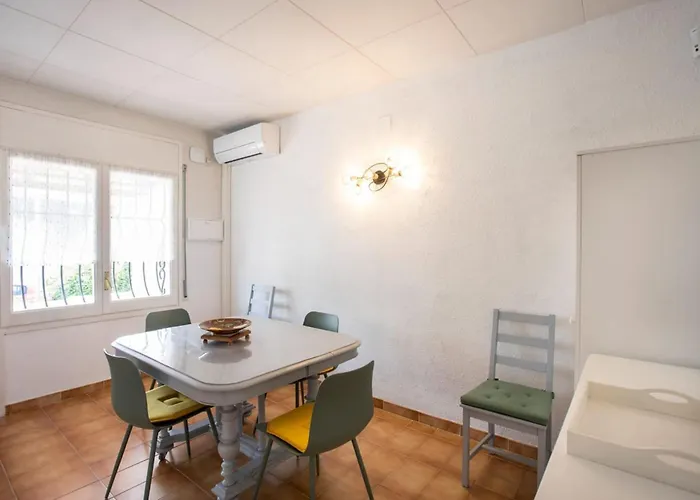 Casita En Empuriabrava Con Jardin Av-17 Nyaraló Girona