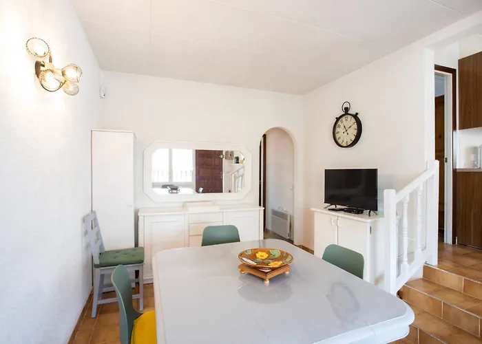 Дом отдыха Casita En Empuriabrava Con Jardin Av-17 *