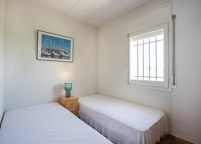 Casita En Empuriabrava Con Jardin Av-17 Жирона